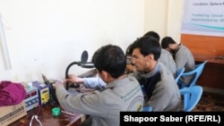 شاگردان این مرکز خرسند اند که زمینه آموزش و کار همزمان برای آنان مساعد شده است