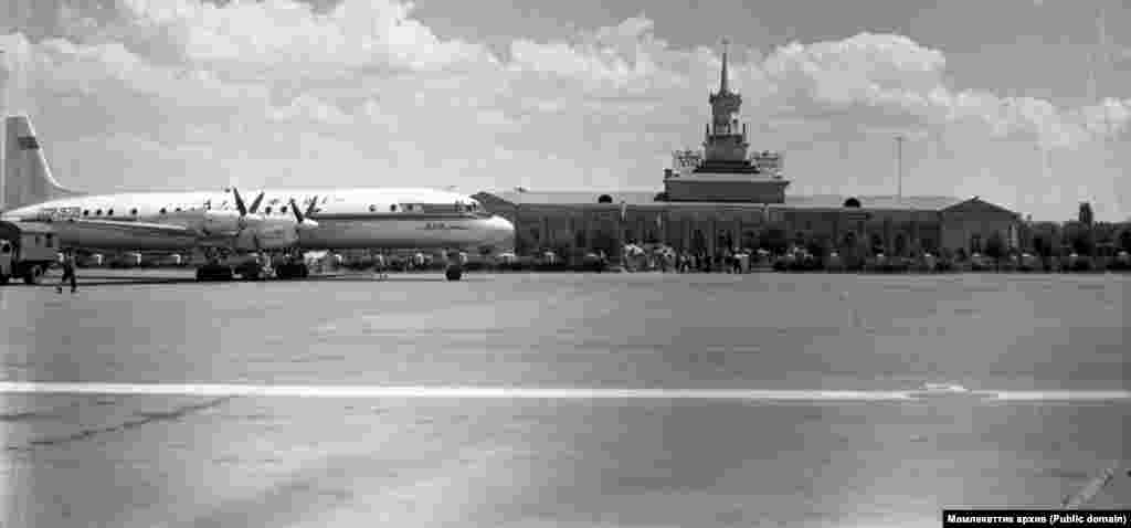 Аба майдандын 1960-жылдардагы көрүнүшү. Бул аба майдан 1981-жылга чейин иштеген.&nbsp;