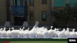 با استفاده از بته ومان شیشه تولید میشود