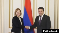 ԱՄՆ դեսպան Քրիստինա Քվինը և ԱԺ նախագահ Ալեն Սիմոնյանը, հունիսի 10, 2024թ., Երևան