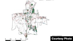 Картада 2014-2021-жылдардагы Бишкектеги жашыл аймак көрсөтүлгөн. Жашыл түс менен бак-дарактар, кызыл түстө кыйылган бак-дарактар, ал эми көк түс менен жаңы тигилген бак-дарактар көрсөтүлгөн. 