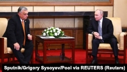 Прем’єр-міністр Угорщини Віктор Орбан (ліворуч) і президент Росії Володимир Путін. Пекін, 17 жовтня 2023 року