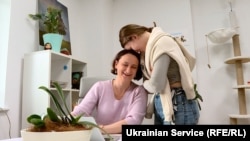 Керівниця напрямку комунікацій фонду «Голоси дітей» Ольга Тимченко взяла під опіку 17-річну Валерію з Нової Каховки