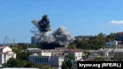 Аннексияланган Севастополдогу Кара деңиз флотунун штабына сокку урулган учур