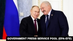 Очільники Росії та Білорусі, Володимир Путін (ліворуч) і Олександр Лукашенко під час зустрічі в російському Петербурзі, 29 січня 2024 року (фото ілюстративне)