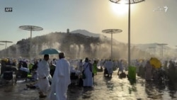 زائران حج امروز در صحرای عرفه تجمع کردند.