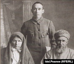 Габделрәүф Вәлиди әнисе һәм әтисе белән