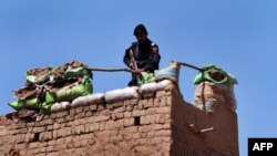 تصویر آرشیف: سرباز پاکستانی در حالت آماده باش 