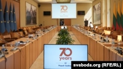 Перад урачыстым паседжаньнем у літоўскім Сэйме, прысьвечаным 70-годзьдзю Беларускай службы Радыё Свабода. 22 траўня 2024, Вільня (Літва)
