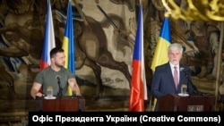 Петр Павел менен Владимир Зеленский.