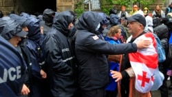 Վրաստանի խորհրդարանի կոմիտեն մեկ րոպեանոց նիստում հավանություն է տվել վիճահարույց օրինագծին. ցույցը շարունակվում է