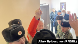 Адахан Мадумаров Биринчи Май райондук сотунда. 1-февраль, 2024-жыл.