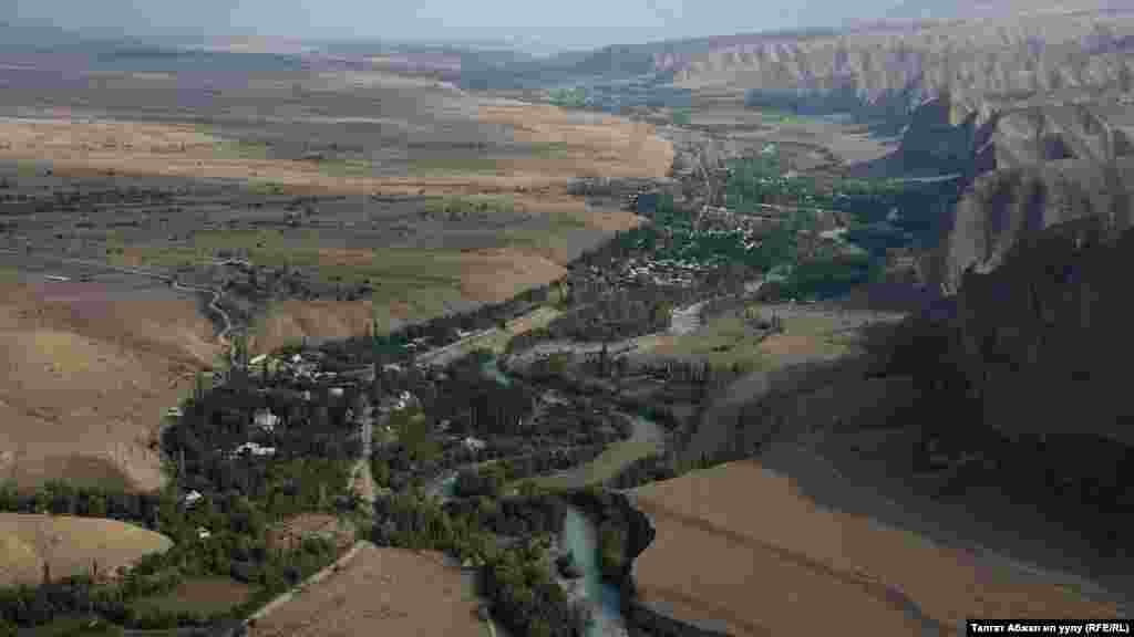 Акындын өмүрү жана сөөгү жаткан Чолпон-Ата айыл аймагындагы алты айылда 8650 тургун бар. Жергиликтүү эл мал багып, дыйканчылык менен тиричилик кылат.