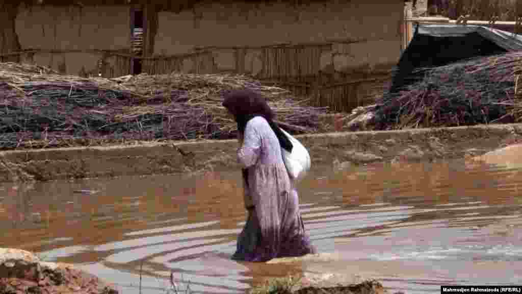 Gara batgalykdan barýan aýal