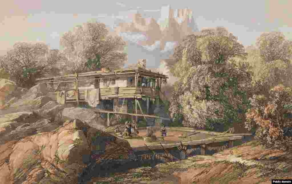 Alupka obasyndaky Krym tatarynyň jaýy Bossoliniň sözüne görä, şeýle jaýlar köplenç diwarlaryň biri bolup hyzmat edip biljek gaýa daşlarynyň ýanyndan gurlupdyr. &quot;Şeýle jaýyň üçegi tekiz. Adatça gowy howa şertlerinde ýaşaýjylar onuň üstünde ýygnanyşyp, işden ýa ýadawlykdan soň, özara lezzet alýarlar&quot; diýip, suratçy ýazypdyr.