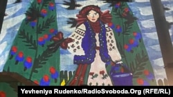 Виставка проходить у Гранд Палє. Посол України у Франції Вадим Омельченко каже, що це особливе місце