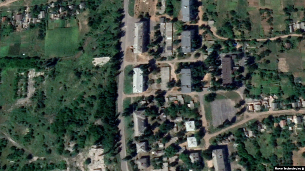 2023-жылдын 13-январда Орусиянын Коргоо министрлиги Донецк облусундагы туз шахталарына бай Соледар шаарын орус күчтөрү толук ээлегенин жарыялады.&nbsp;2021-жылдын жай айларында жана мындан бир ай мурун тартылган бул эки сүрөт гүлдөгөн шаардын урандыга айланганын көрсөтүп турат.&nbsp;