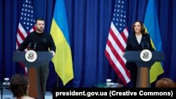 Президент України Володимир Зеленський і віцепрезидентка США Камала Гарріс під час спільної пресконференції в рамках Мюнхенської конференції з безпеки (MSC). Мюнхен, 17 лютого 2024 року 