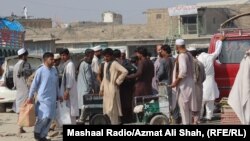 عده یی از مهاجرین افغان که مجبور به ترک پاکستان شده اند