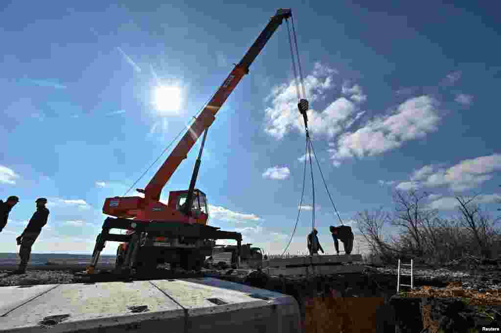 Зеленский в интервью французскому телеканалу BFM 11 марта заявил, что Украина улучшила своё стратегическое положение, несмотря на нехватку вооружений. Вместе с тем он предположил, что ситуация может вновь измениться, если не будет новых поставок оружия