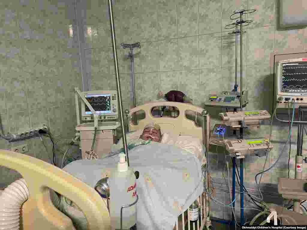 Семен стал первым пострадавшим от российского вторжения ребенком. Его доставили в &laquo;Охматдет&raquo; 25 февраля 2022 года. Пятилетний мальчик получил тяжелое ранение шеи. По сообщениям, российские военные застрелили его отца и сестру. Через пять дней после госпитализации мальчик скончался в реанимации&nbsp;