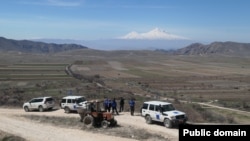 Հայաստանում ԵՄ դիտորդական առաքելությունը սահմանամերձ Խաչիկ գյուղում հետևում է գյուղատնտեսական աշխատանքներին, ապրիլ, 2024թ.