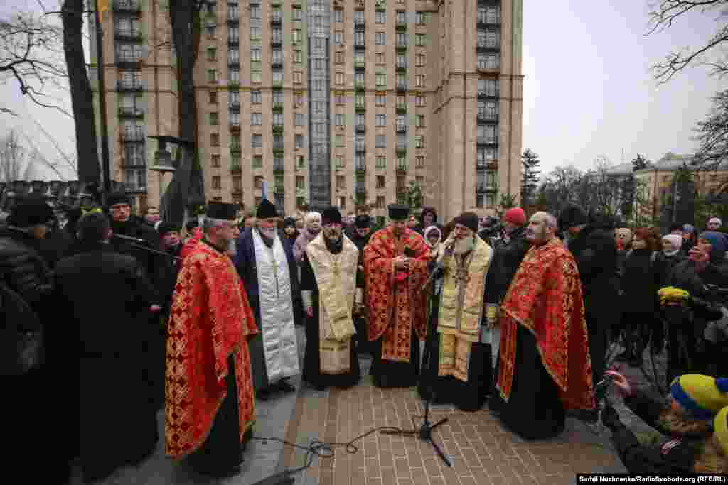 Біля каплиці на алеї Героїв Небесної сотні відбулася панахида