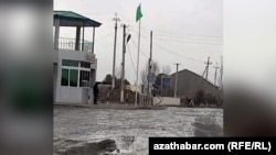 11-12-nji martda ýagan ýagyşdan soň, Türkmengalanyň köçeleri. Mary welaýaty.