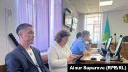 На суде по делу  бывших полицейских, обвинённых в пытках. Атырау, 26 июля 2023 года