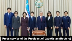 Өзбекстандын президенти Шавкат Мирзиёев үй-бүлөсү менен. Ташкент. 9-июль, 2023-жыл.