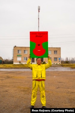 Адзін з мастацкіх пэрформансаў Алеся Пушкіна