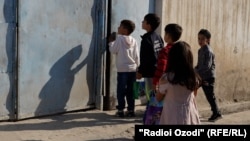 Дети, которые ходят с песнопениями (жарамазан, жарапазан и т.д.) в Рамазан – привычная картина для всех стран Центральной Азии.