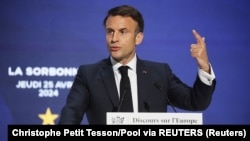 Президент Франції також заявив, що не можна дозволити Росії перемогти в Україні