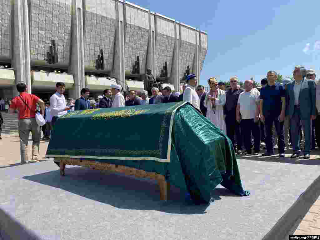 Мурат Ауэзов 2022-жылы акыркы жолу &quot;Каңтар окуясында&quot; кармалгандарды коргогон &quot;Араша&quot; комитетинин курамына кирген.&nbsp; &nbsp;