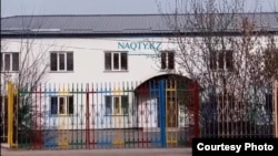 Алматы облусунун Шалкар айылындагы сатылган мектеп.