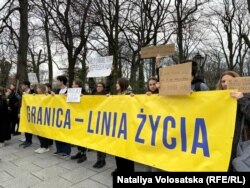 Пікет польських і українських активістів проти блокади кордону. Канцелярія премʼєра, Варшава, Польща, 23 березня 2024 року