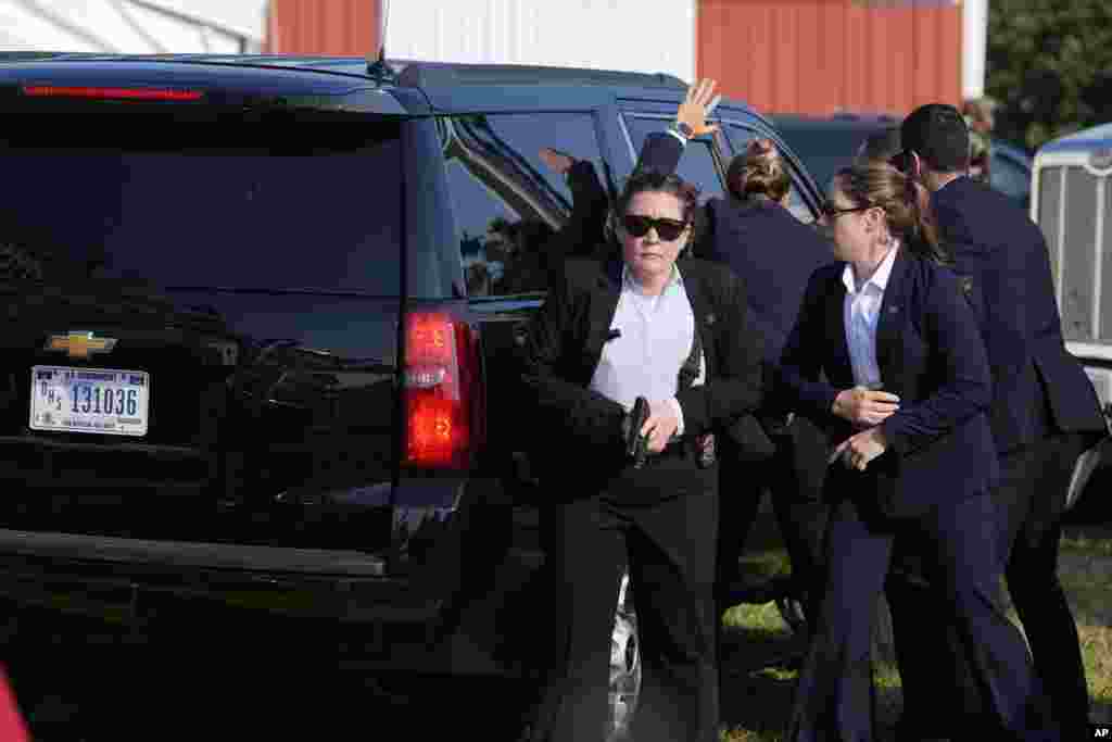 Шабуылшы 20 жастағы&nbsp;Томас Мэтью Круксты қауіпсіздік қызметі атып өлтірген. Бұған қоса, митингіге қатысқан бір адамға оқ тиіп, мерт болған. Тағы екі адам ауыр жараланған.&nbsp;