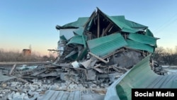 Залізничний вокзал у селищі Великий Бурлук після російських обстрілів, Харківщина, січень 2024 року