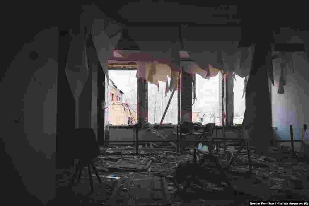 Будівля місцевої бібліотеки у Великій Писарівці, що була пошкоджена внаслідок обстрілу КАБами