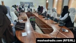 د جون پر ۱۴مه د غونډې ګډونوالې د رونیزې غونډې په مهال