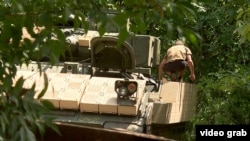 Боєць з позивним «Фанат» на своїй «Бредлі» пройшов уже два підриви