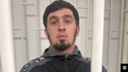 Обвиняемый в незаконном пересечении границы Кыргызстана Мансур Мовлаев в зале суда