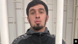 Обвиняемый в незаконном пересечении границы Кыргызстана Мансур Мовлаев в зале суда