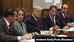 АКШнын мурдагы президенти Дональд Трамп сот залында. 4-апрель, 2023-жыл.