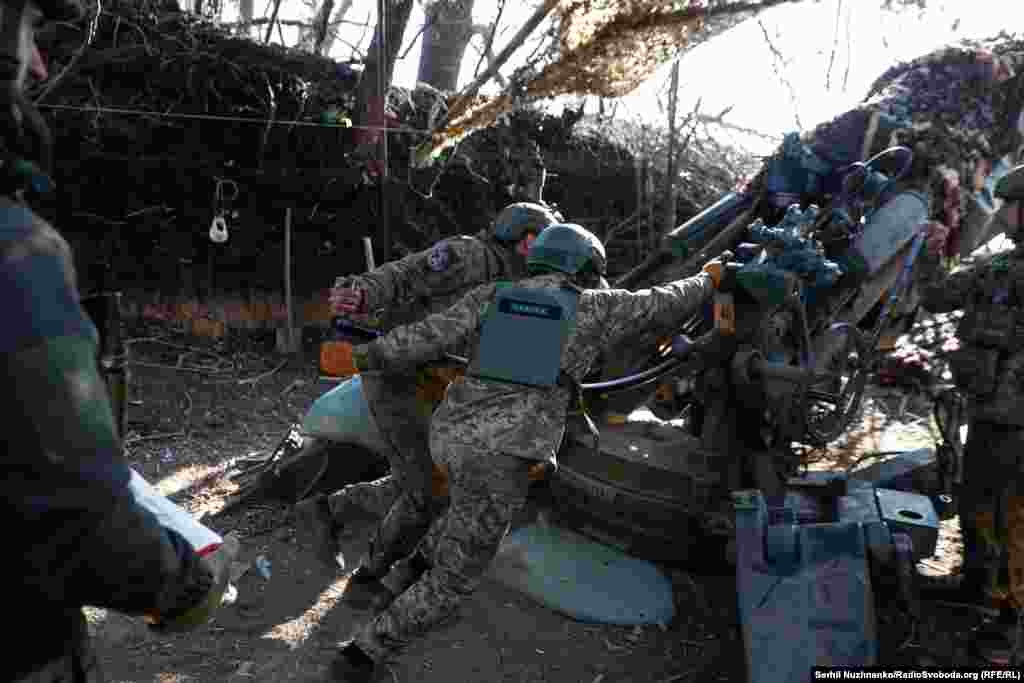 Спустя несколько мгновений подразделение приступает к работе после того, как воздушная разведка обнаруживает новую цель