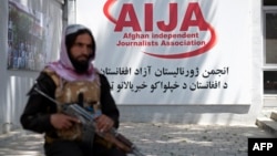 طالبان با تسلط به قدرت در افغانستان تلاش کرده اند تا کنترول بیشتری بر رسانه ها و نهاد های رسانه یی داشته باشند. 