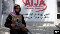 طالبان با تسلط به قدرت زمینه های فعالیت خبرنگاران و رسانه ها را محدود ساخته اند. 