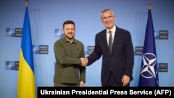 Президент Украины Владимира Зеленского (слева) и генеральныйсекретарь НАТО Йенс Столтенберг во время их встречи в штаб-квартире НАТО в Брюсселе, 2024 год