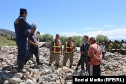 Өзгөчө кырдаалдар министри Бообек Ажикеев сел жүргөн айылдарга барды. 8-август, 2023-жыл