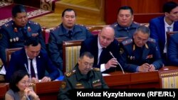 УКМКнын төрагасынын орун басары Айбек Шаменов жана милициция жетекчилери Жогорку Кеңештин жыйынында. 20-апрель, 2023-жыл.